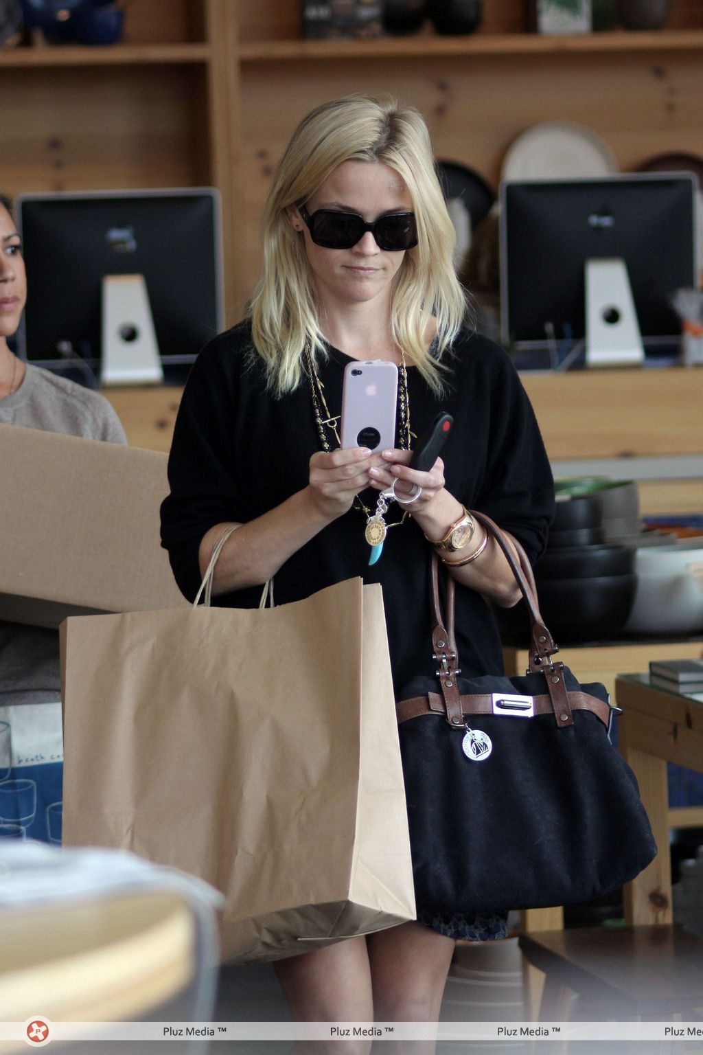 Reese Witherspoon out shopping in West Hollywood | Picture 107097